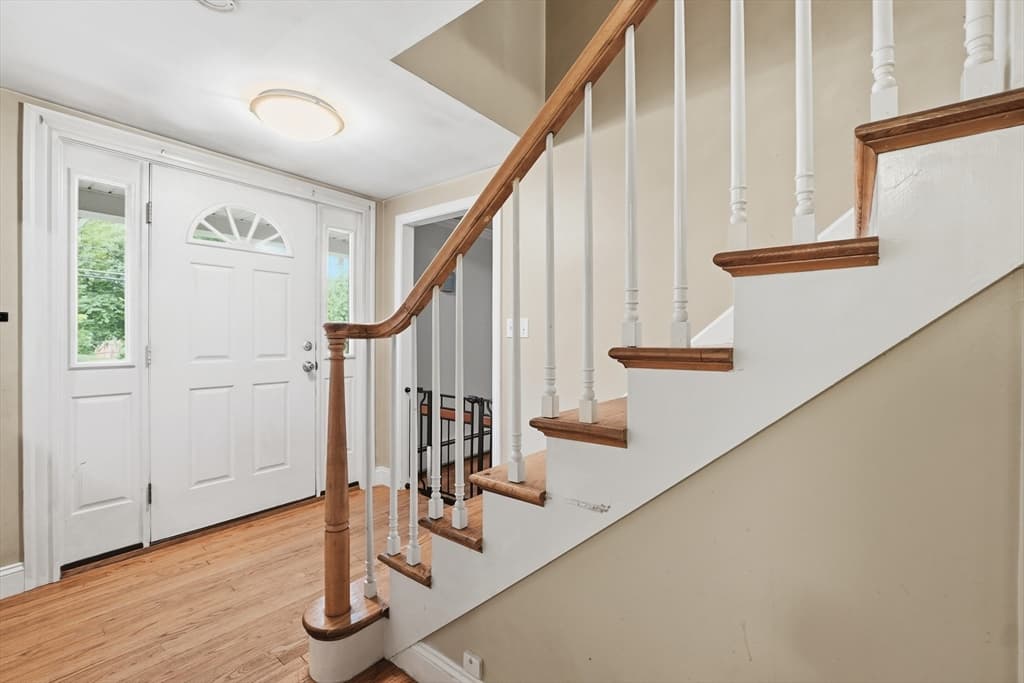 Single Family Residence at 51 Whittemore Rd, Sturbridge MA 01566, Sturbridge, photo 3 of 27