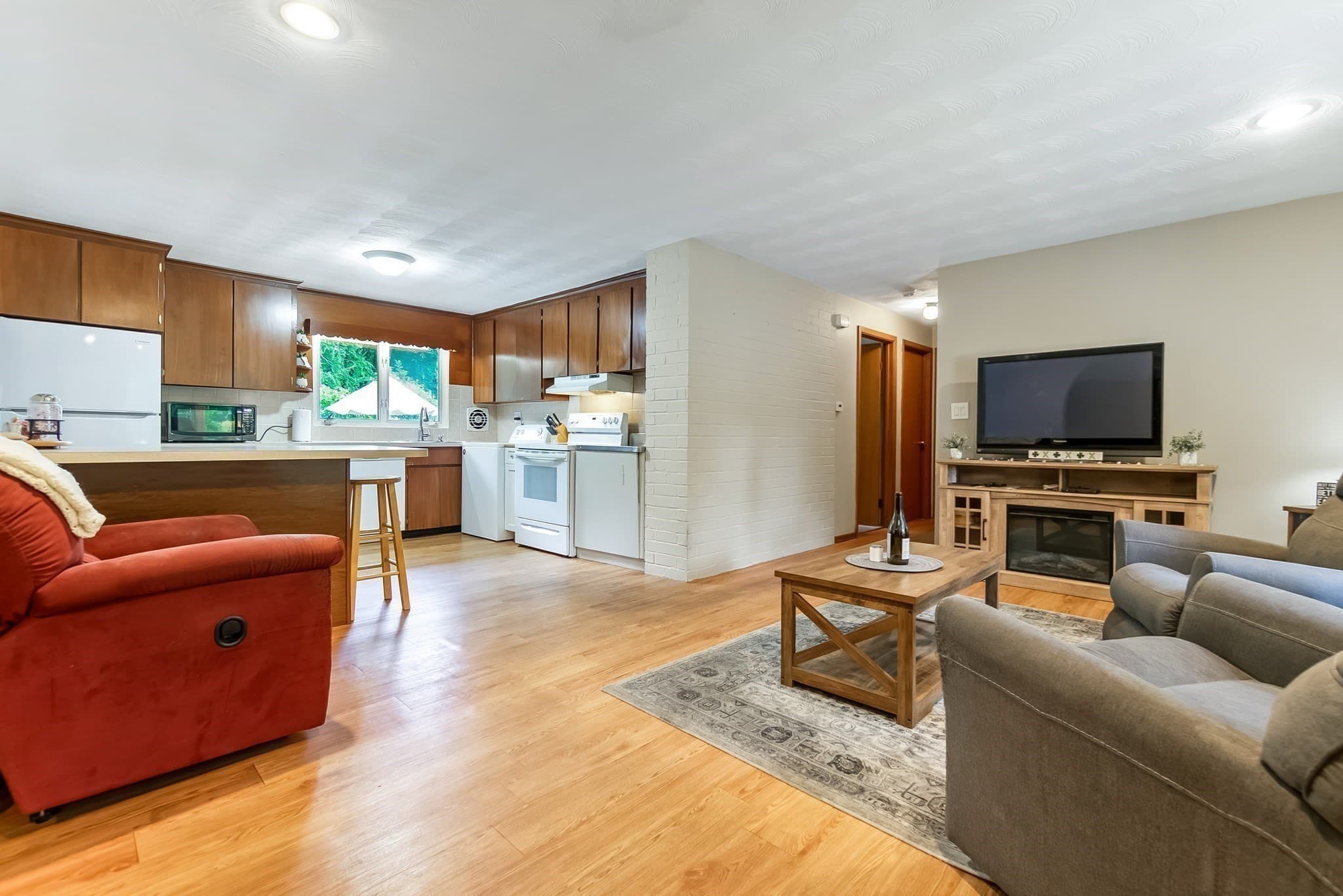Single Family Residence at 64 Hemenway Rd, Framingham MA 01701, photo 7 of 30