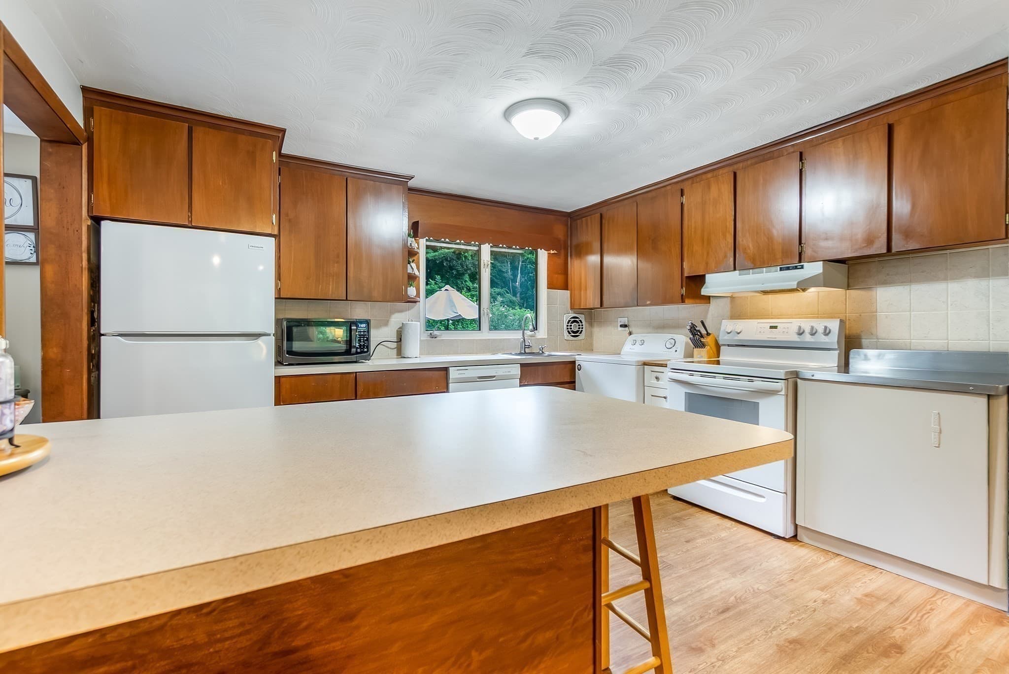 Single Family Residence at 64 Hemenway Rd, Framingham MA 01701, photo 9 of 30