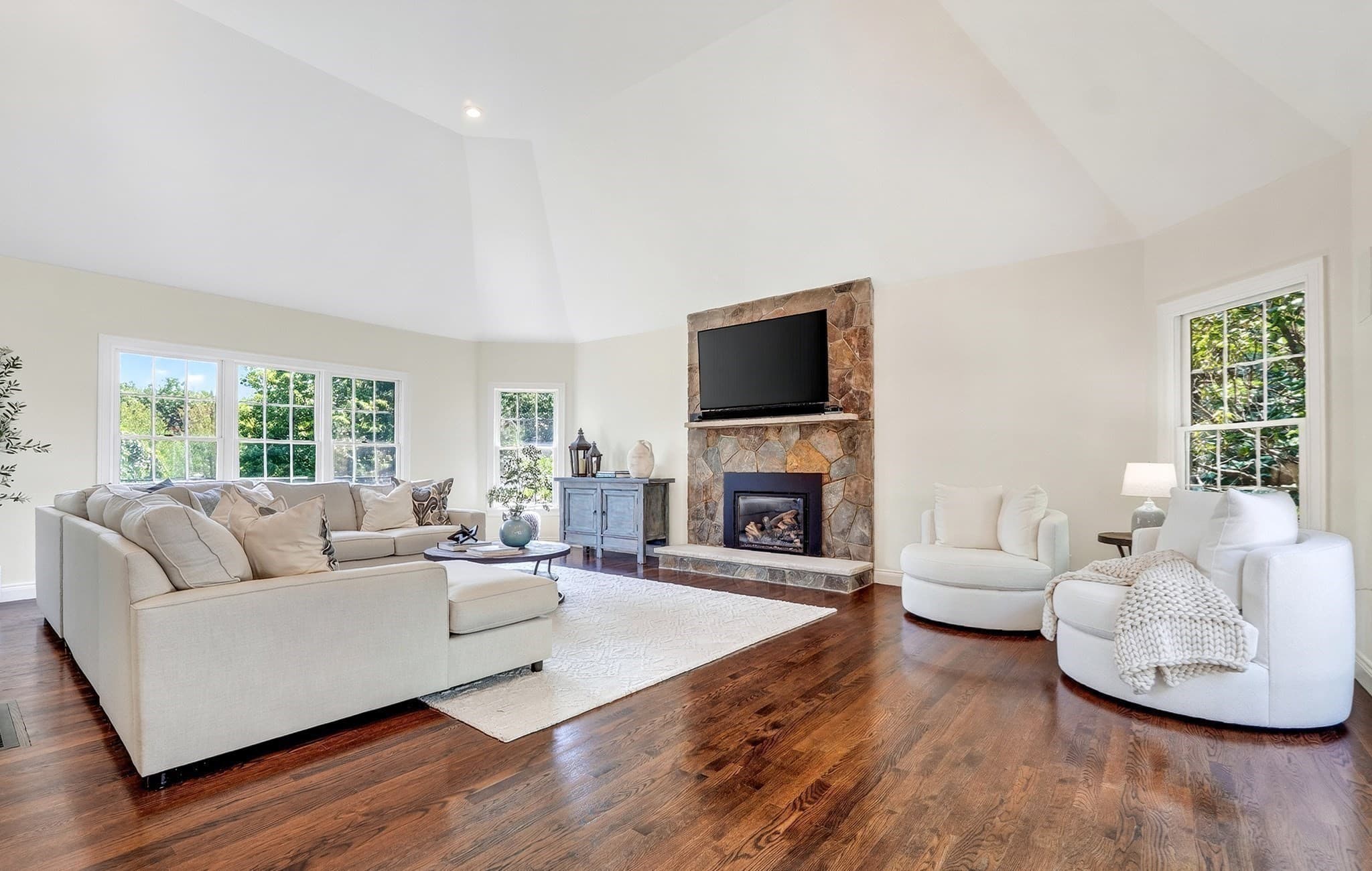 Single Family Residence at 2 Goldman Cir, Bedford MA 01730, Bedford, photo 7 of 42