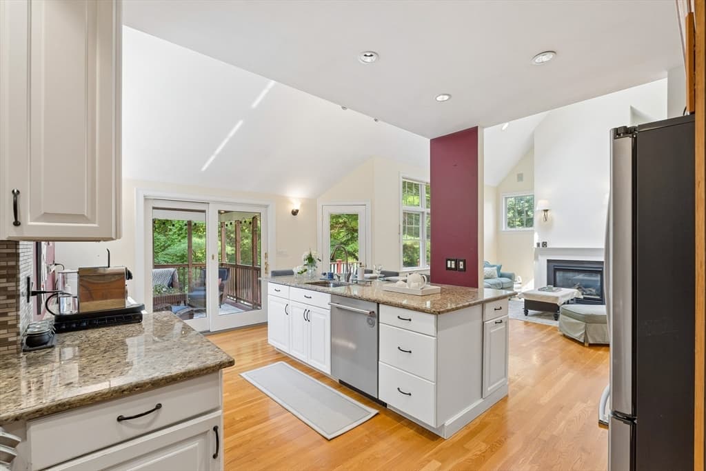 136 Davis Road, Acton MA 01720 photo 4