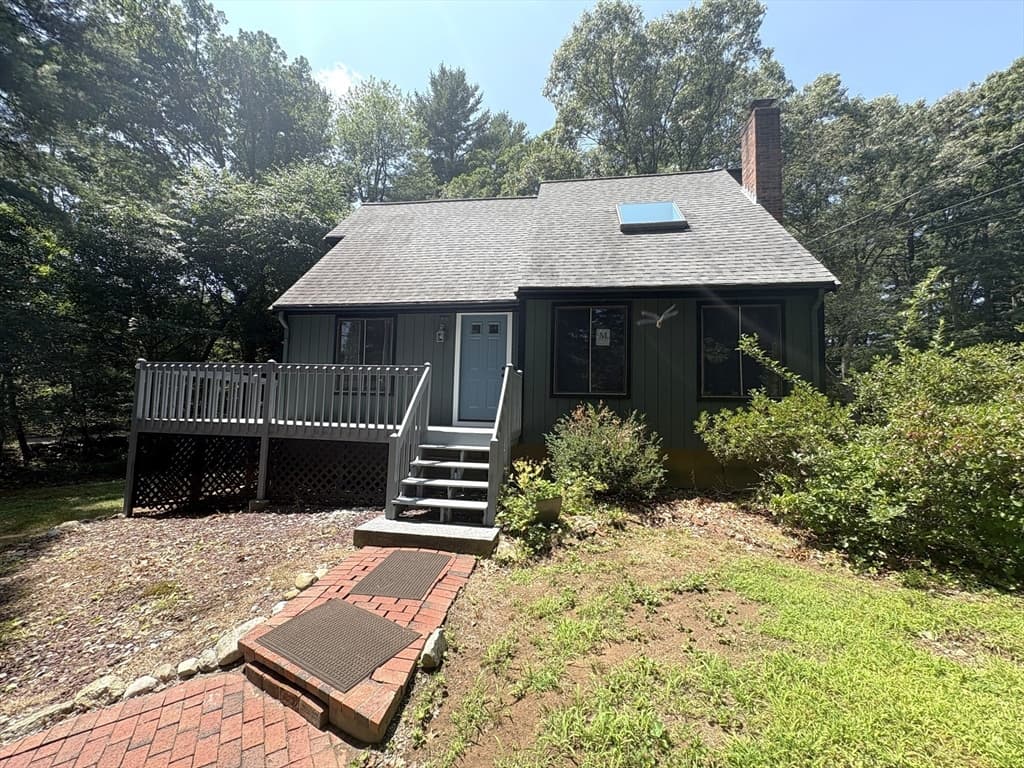 12 Walnut St, Millis MA 02054