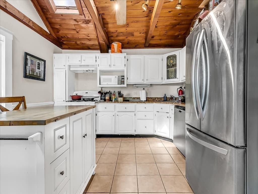 2 Lexington St, Woburn MA 01801 photo 8