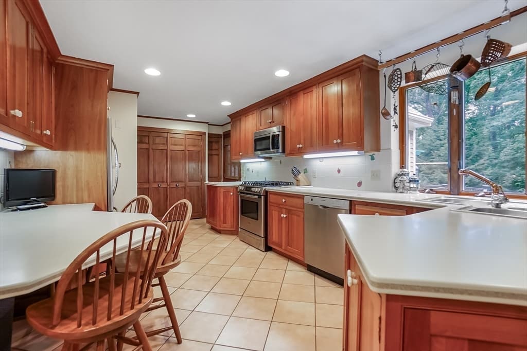 188 South St, Berlin MA 01503 photo 8