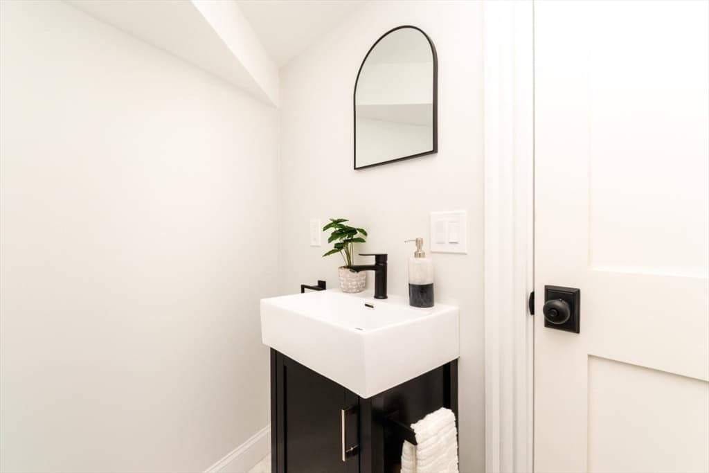 22 Bellevue St # 1, Boston MA 02132 photo 17