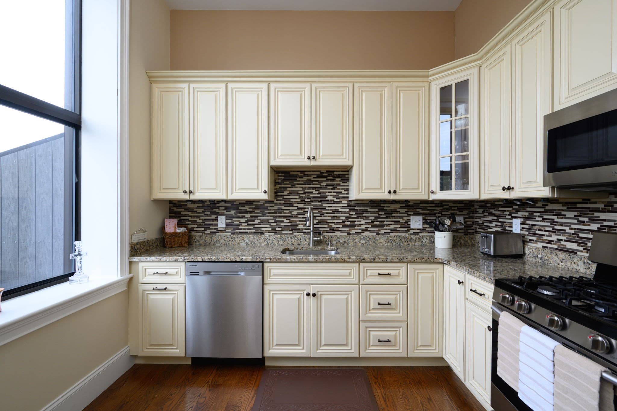Condominium at 203 Middle St # 5, Weymouth MA 02189, photo 7 of 31