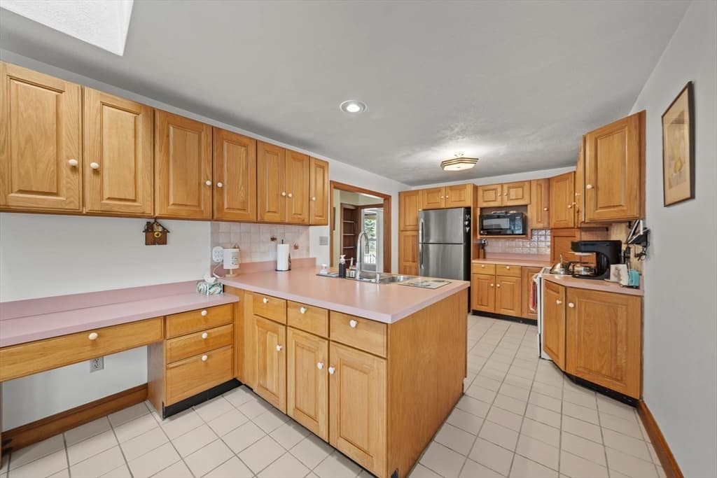 52 Wyman St, Woburn MA 01801 photo 6