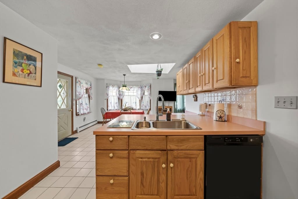 52 Wyman St, Woburn MA 01801 photo 7