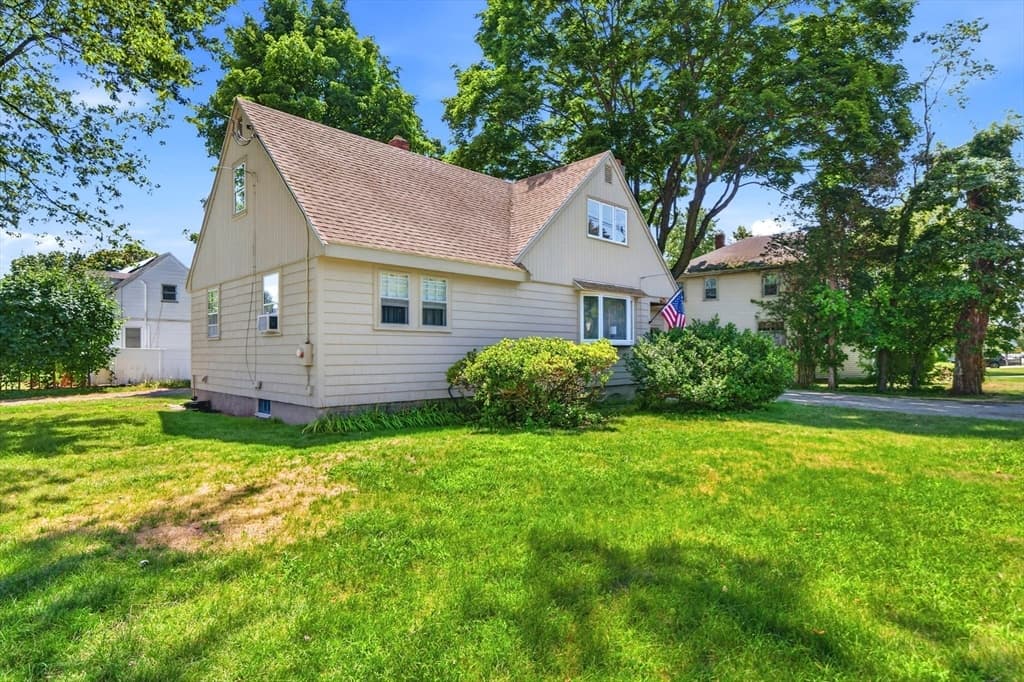 52 Wyman St, Woburn MA 01801 photo 3