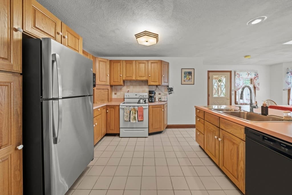 52 Wyman St, Woburn MA 01801 photo 9