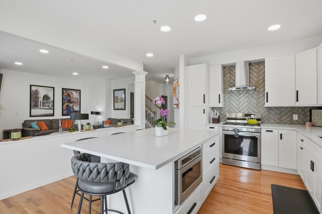 Condominium at 17 Tulip Circle # 17, Grafton MA 01560, Grafton, photo 5 of 33