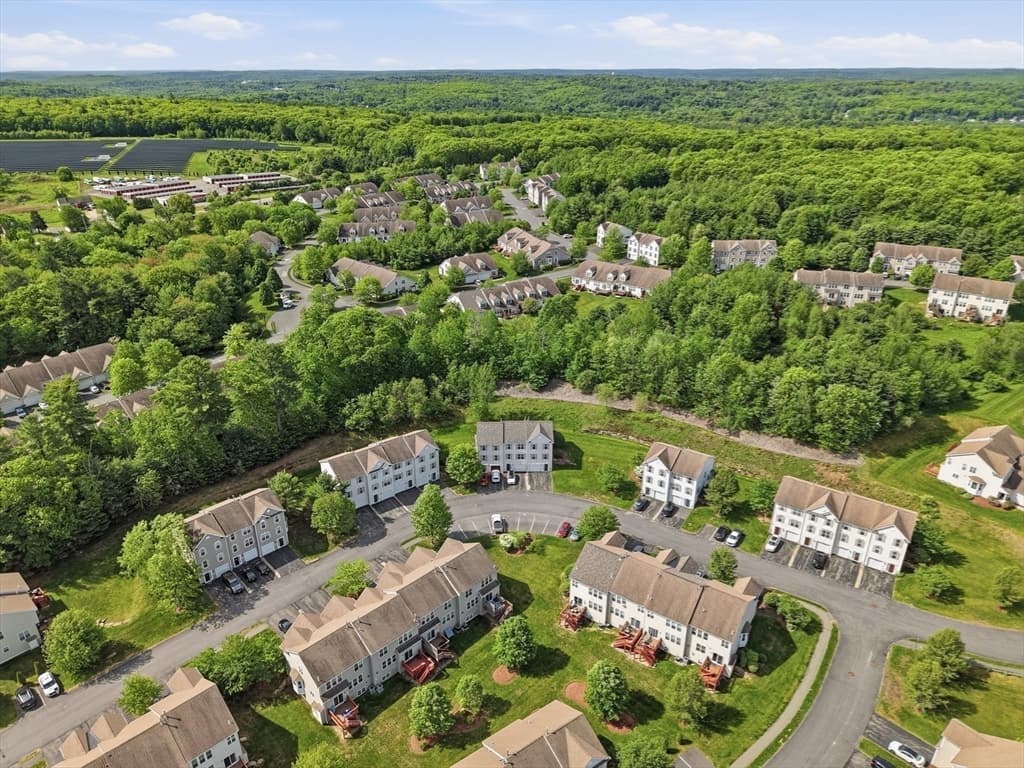Condominium at 17 Tulip Circle # 17, Grafton MA 01560, Grafton, photo 29 of 33