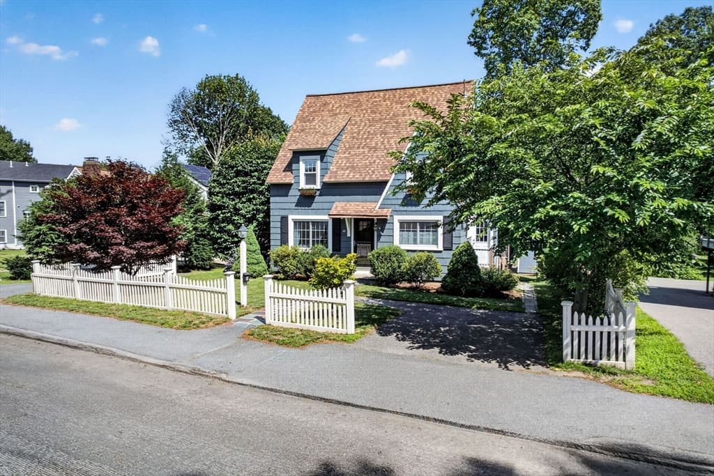 Single Family Residence at 43 Atwood St, Wellesley MA 02482, photo 2 of 23
