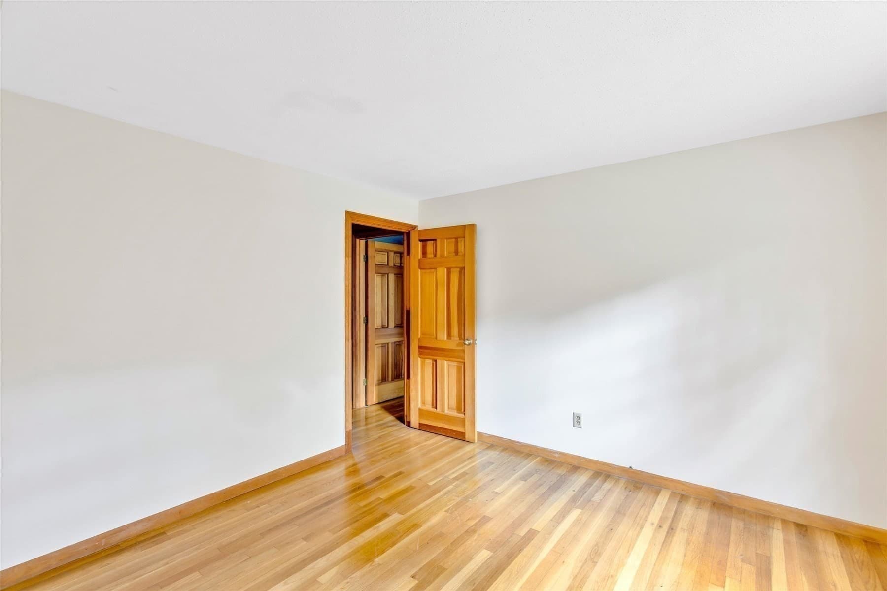 Single Family Residence at 804 Putnam Ave, Barnstable MA 02635, photo 16 of 26