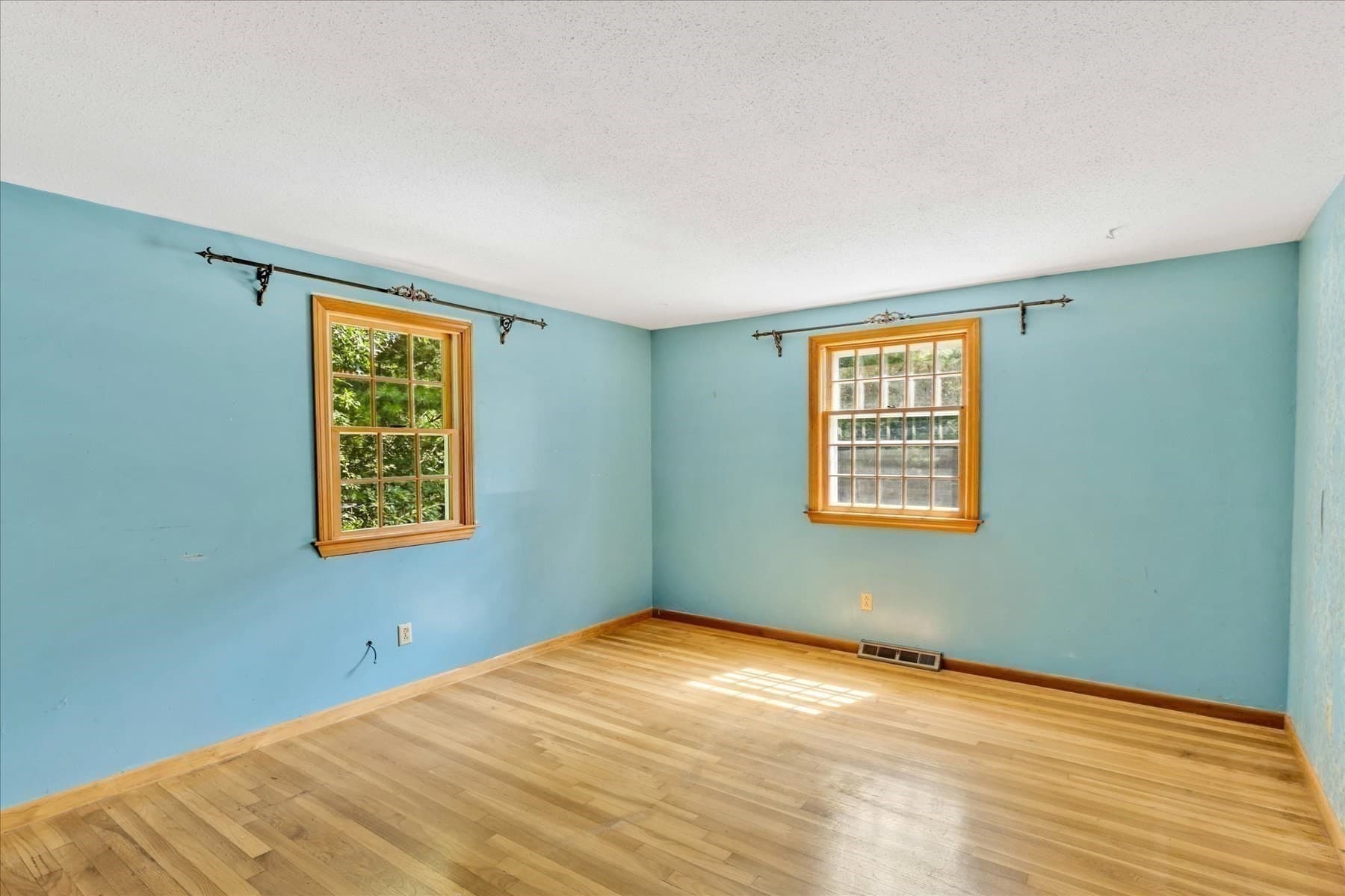 Single Family Residence at 804 Putnam Ave, Barnstable MA 02635, photo 12 of 26