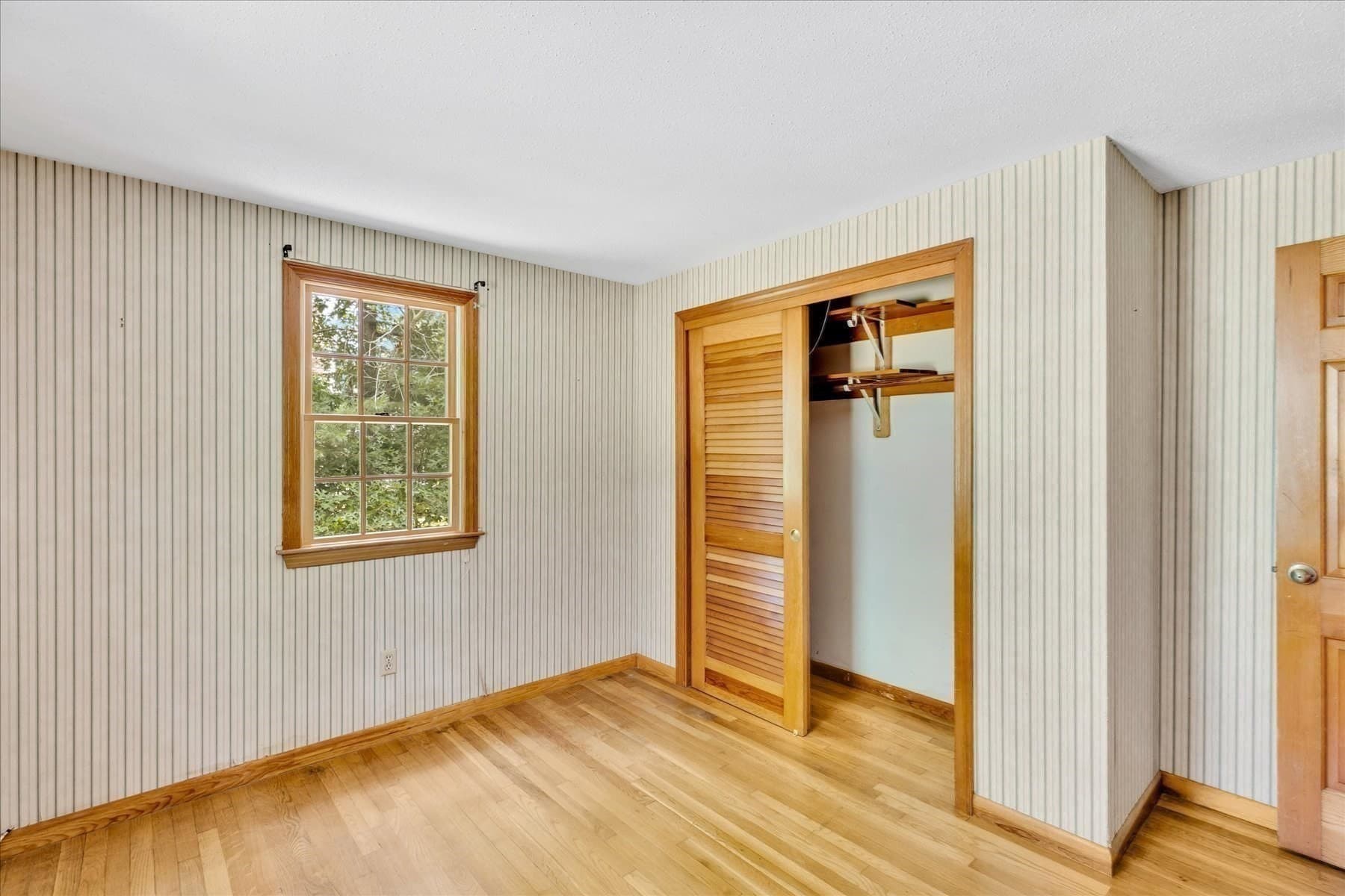 Single Family Residence at 804 Putnam Ave, Barnstable MA 02635, photo 9 of 26