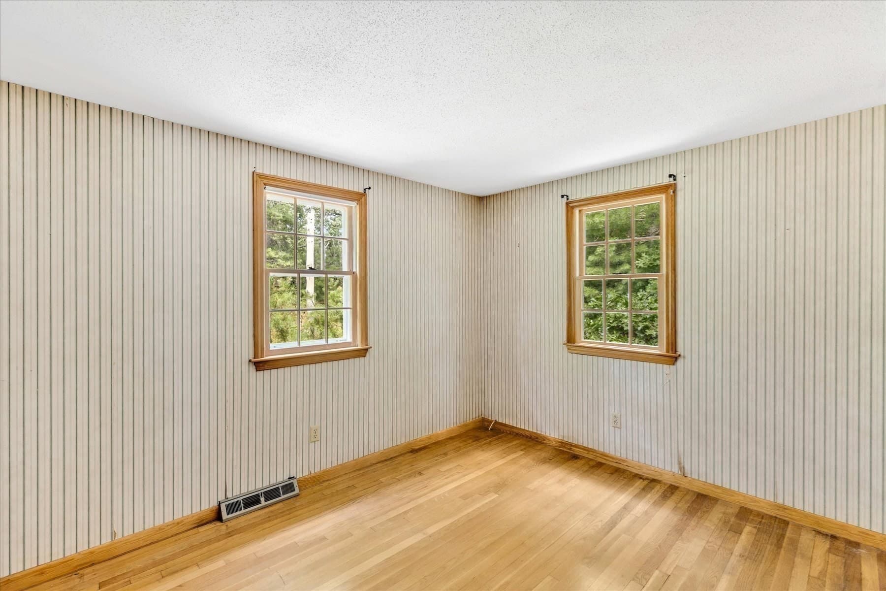 Single Family Residence at 804 Putnam Ave, Barnstable MA 02635, photo 10 of 26