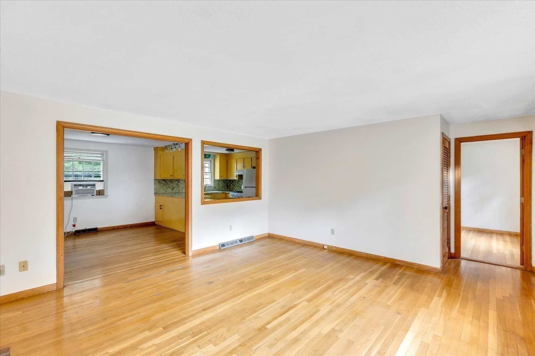 Single Family Residence at 804 Putnam Ave, Barnstable MA 02635, photo 14 of 26