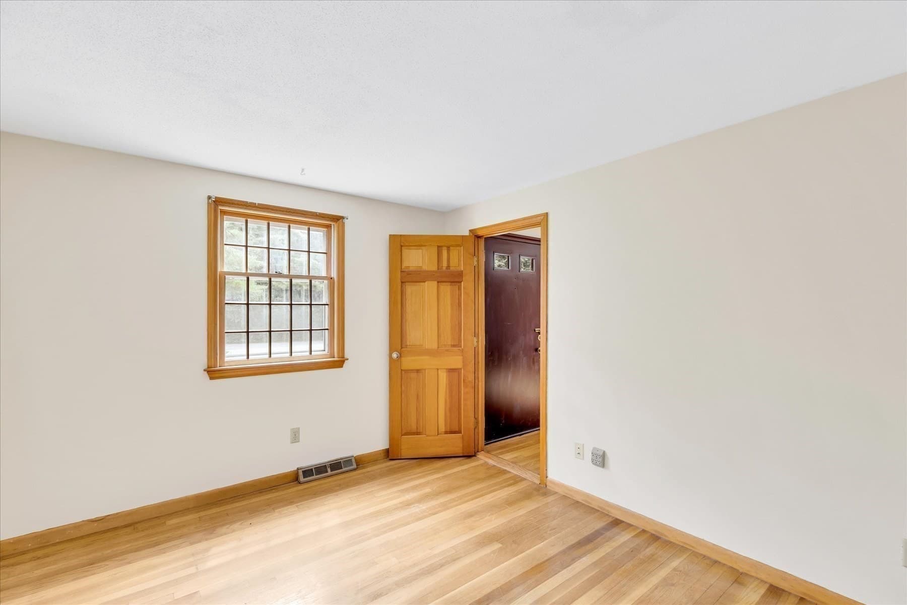 Single Family Residence at 804 Putnam Ave, Barnstable MA 02635, photo 18 of 26