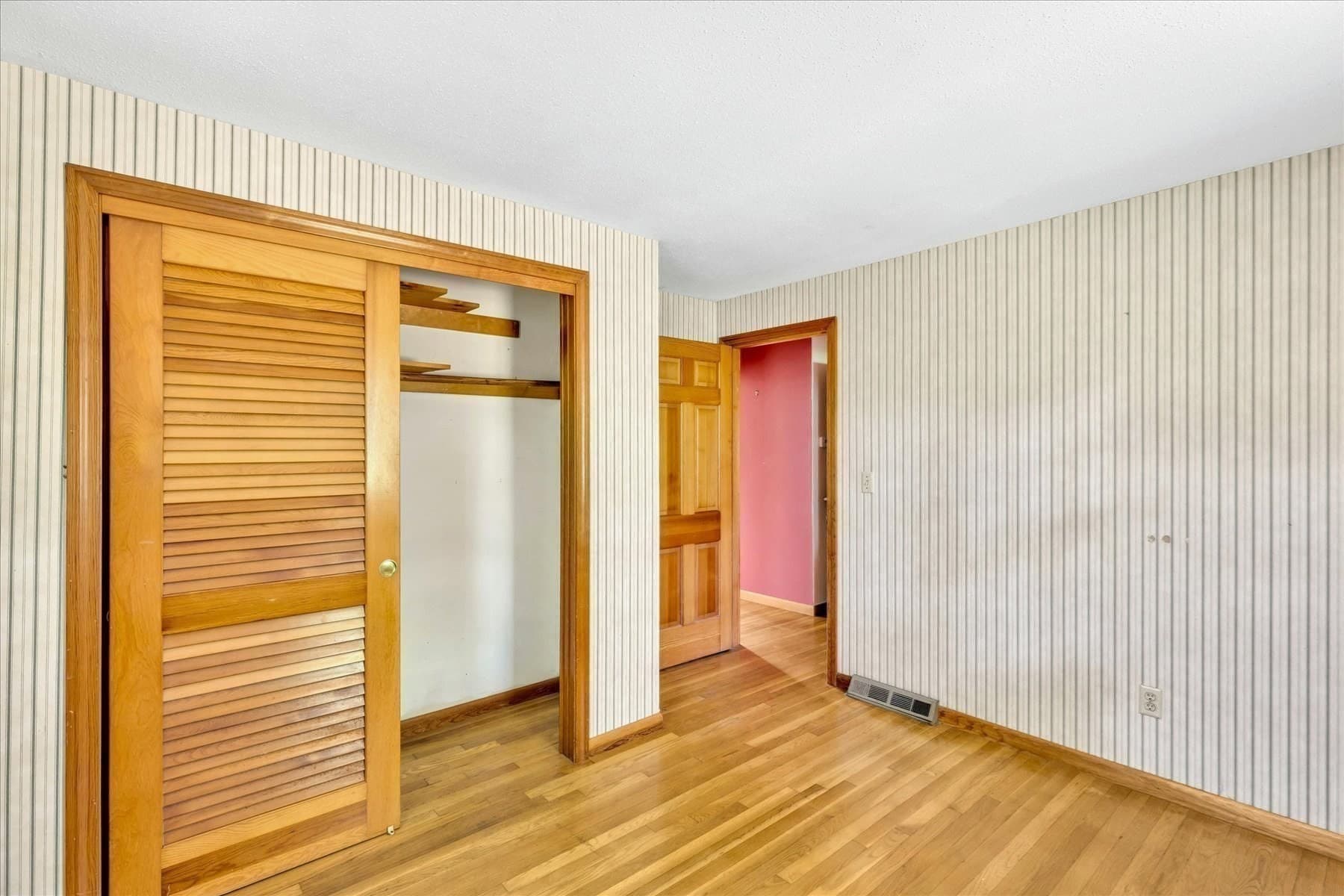 Single Family Residence at 804 Putnam Ave, Barnstable MA 02635, photo 11 of 26
