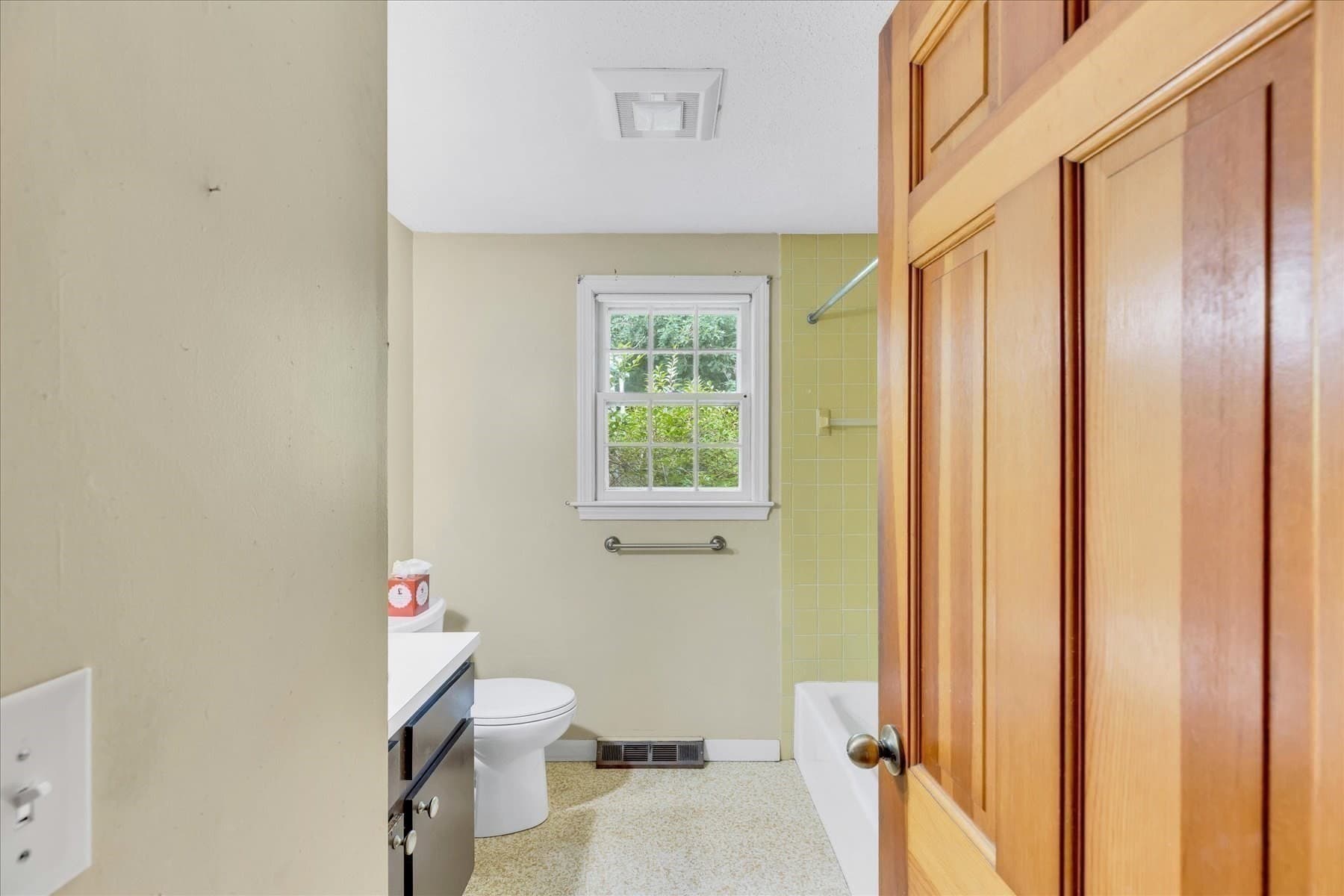 Single Family Residence at 804 Putnam Ave, Barnstable MA 02635, photo 19 of 26