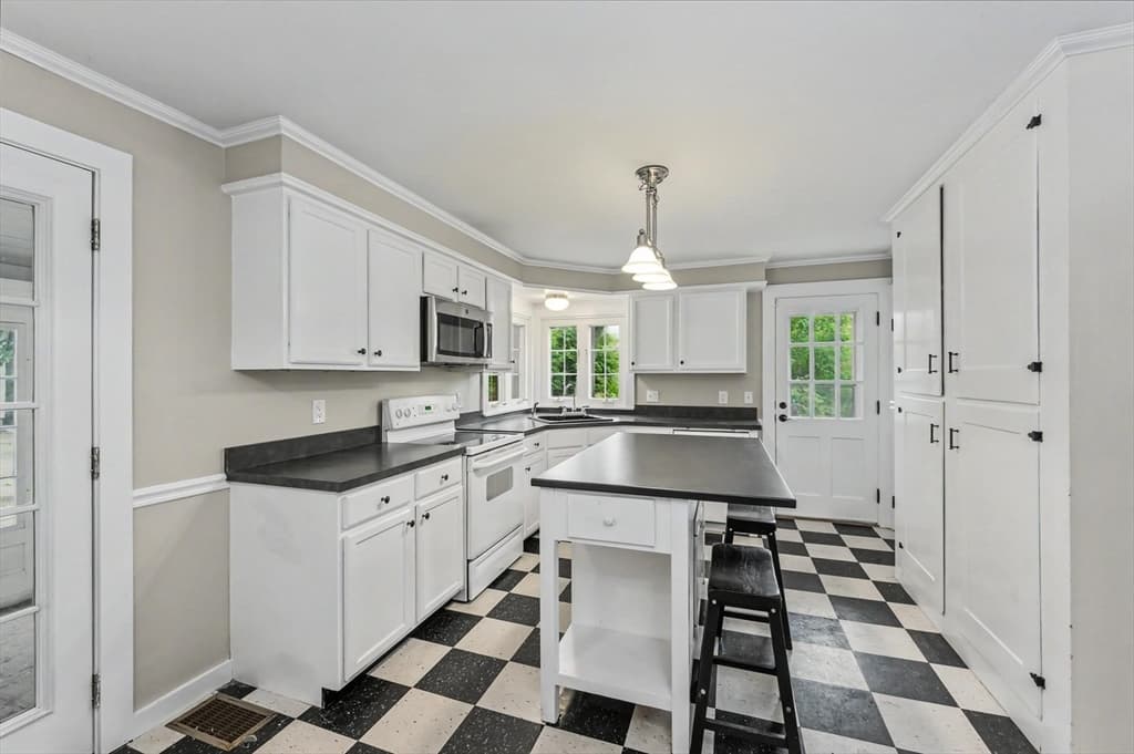 540 Concord St, Manchester NH 03104 photo 6