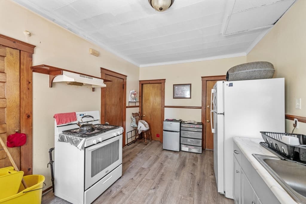 3 Family at 2 Mace Pl, Lynn MA 01902, Lynn, photo 6 of 22