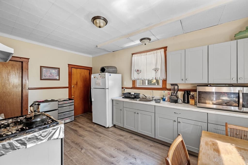 3 Family at 2 Mace Pl, Lynn MA 01902, Lynn, photo 5 of 22
