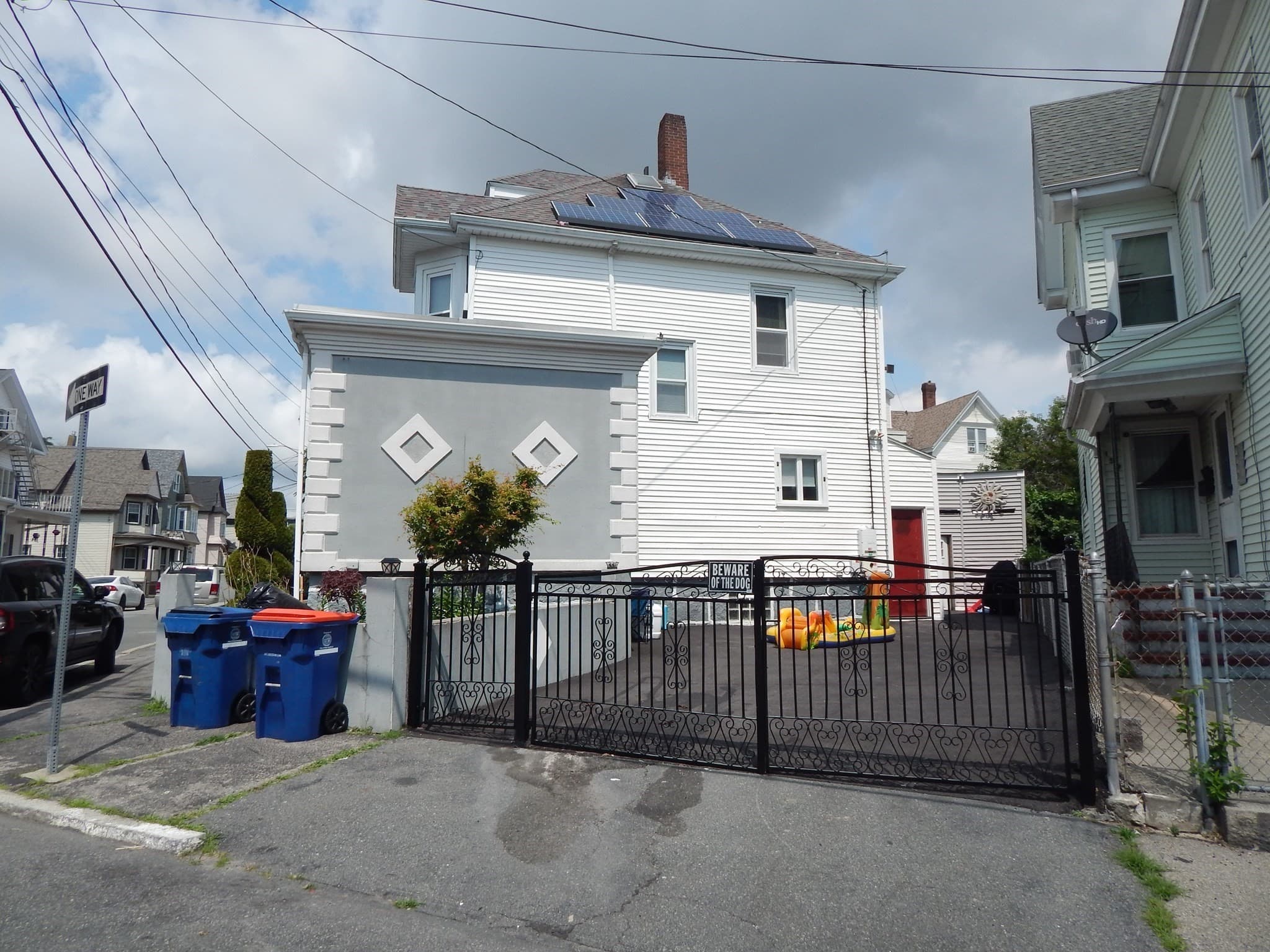 Single Family Residence at 167 Washington St, New Bedford MA 02740, photo 5 of 42