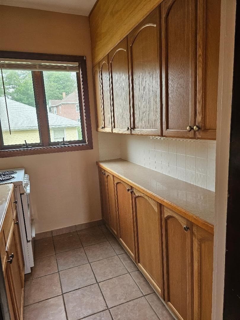 3 Family - 3 Units Up/Down at 70 Warburton Street, Fall River MA 02720, photo 20 of 31