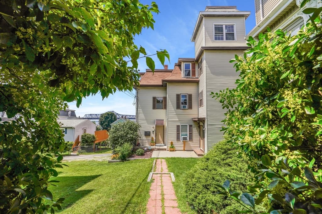 346 Durfee St # 3, Fall River MA 02720