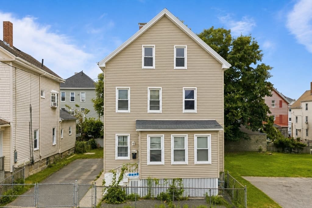 17 Salisbury St, New Bedford MA 02744 photo 2