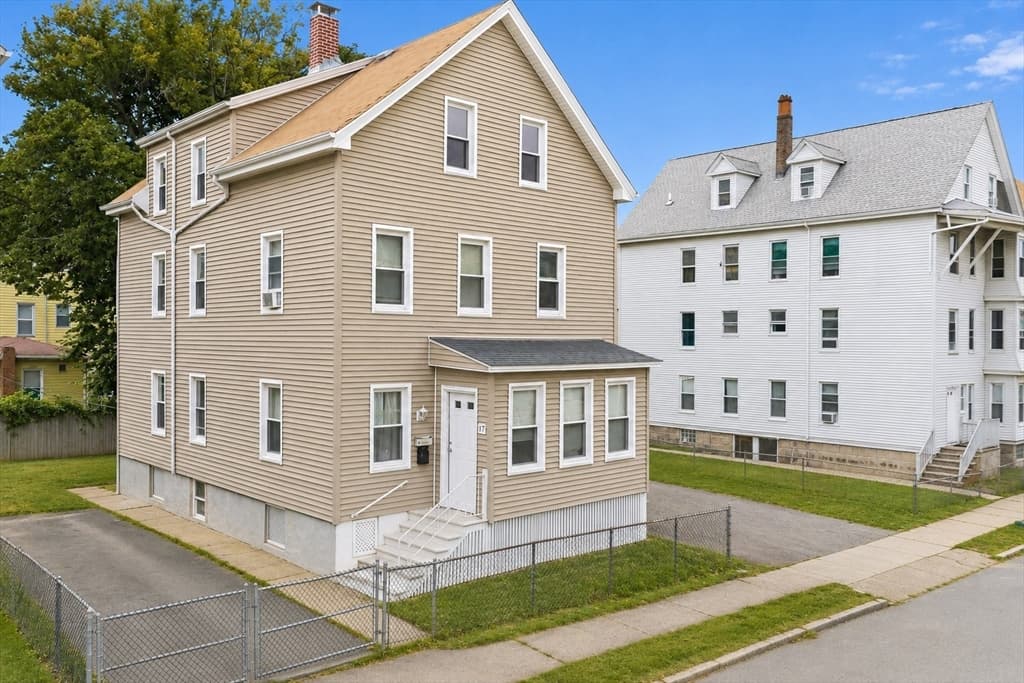 17 Salisbury St, New Bedford MA 02744