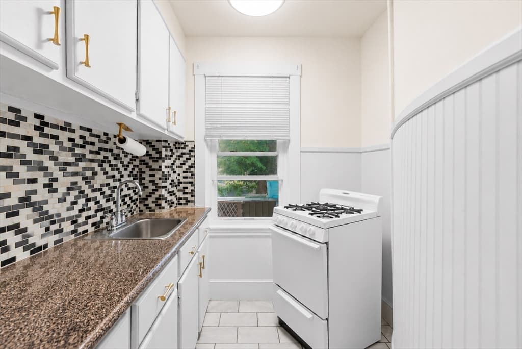 17 Salisbury St, New Bedford MA 02744 photo 9