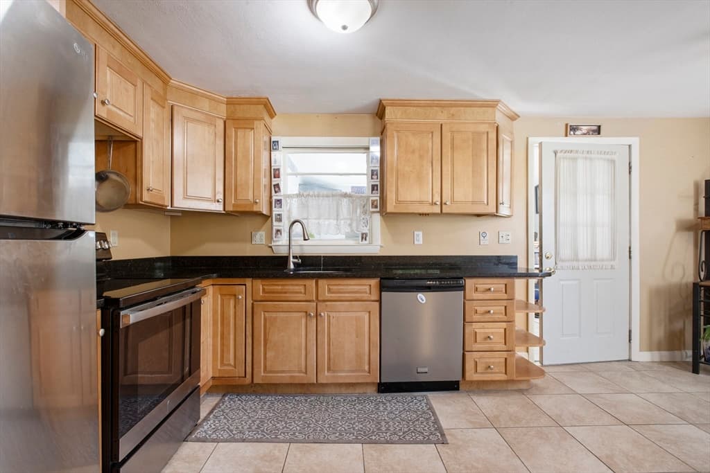 3 Parliament Dr, Franklin MA 02038 photo 5