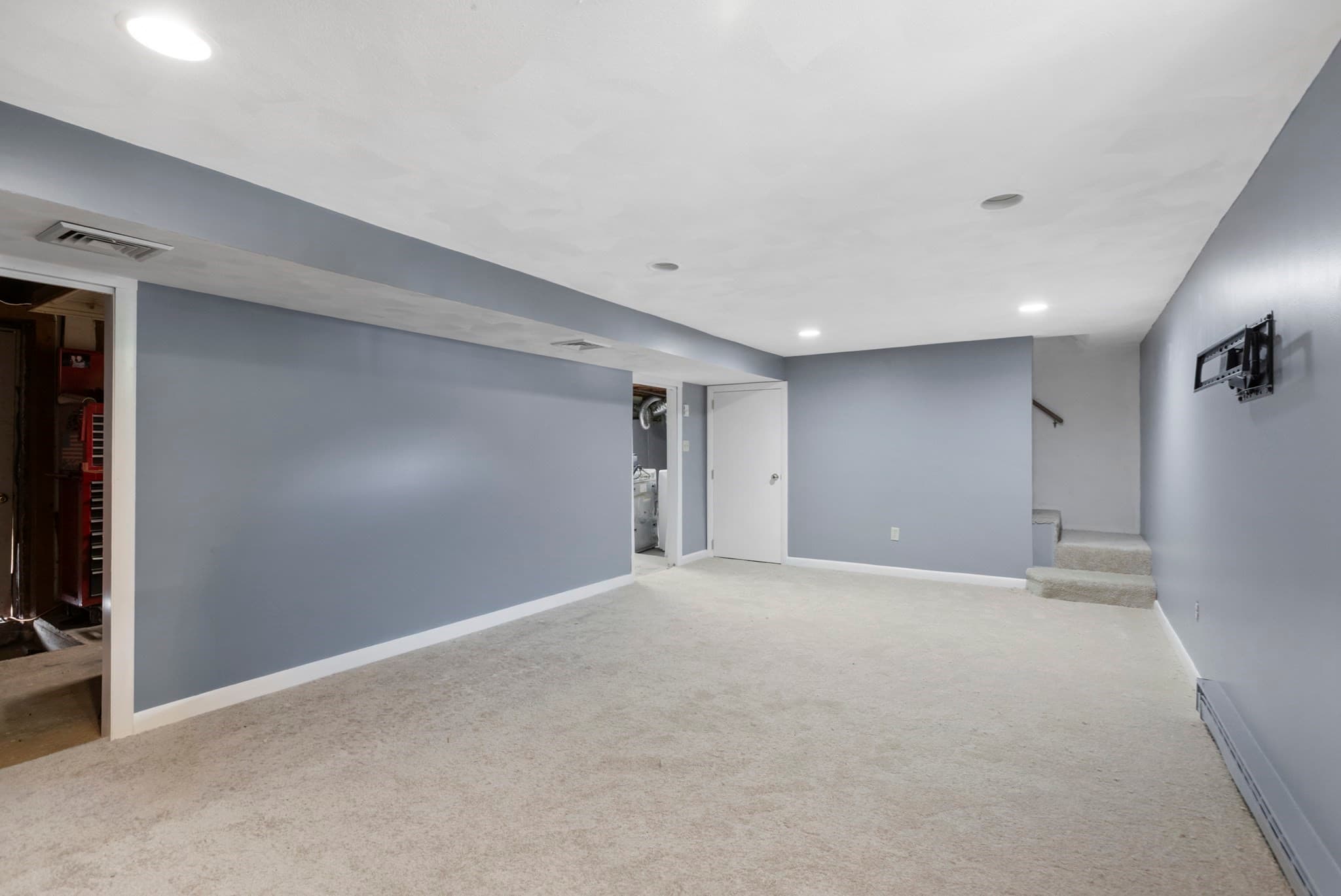 Single Family Residence at 3 Parliament Dr, Franklin MA 02038, photo 30 of 41