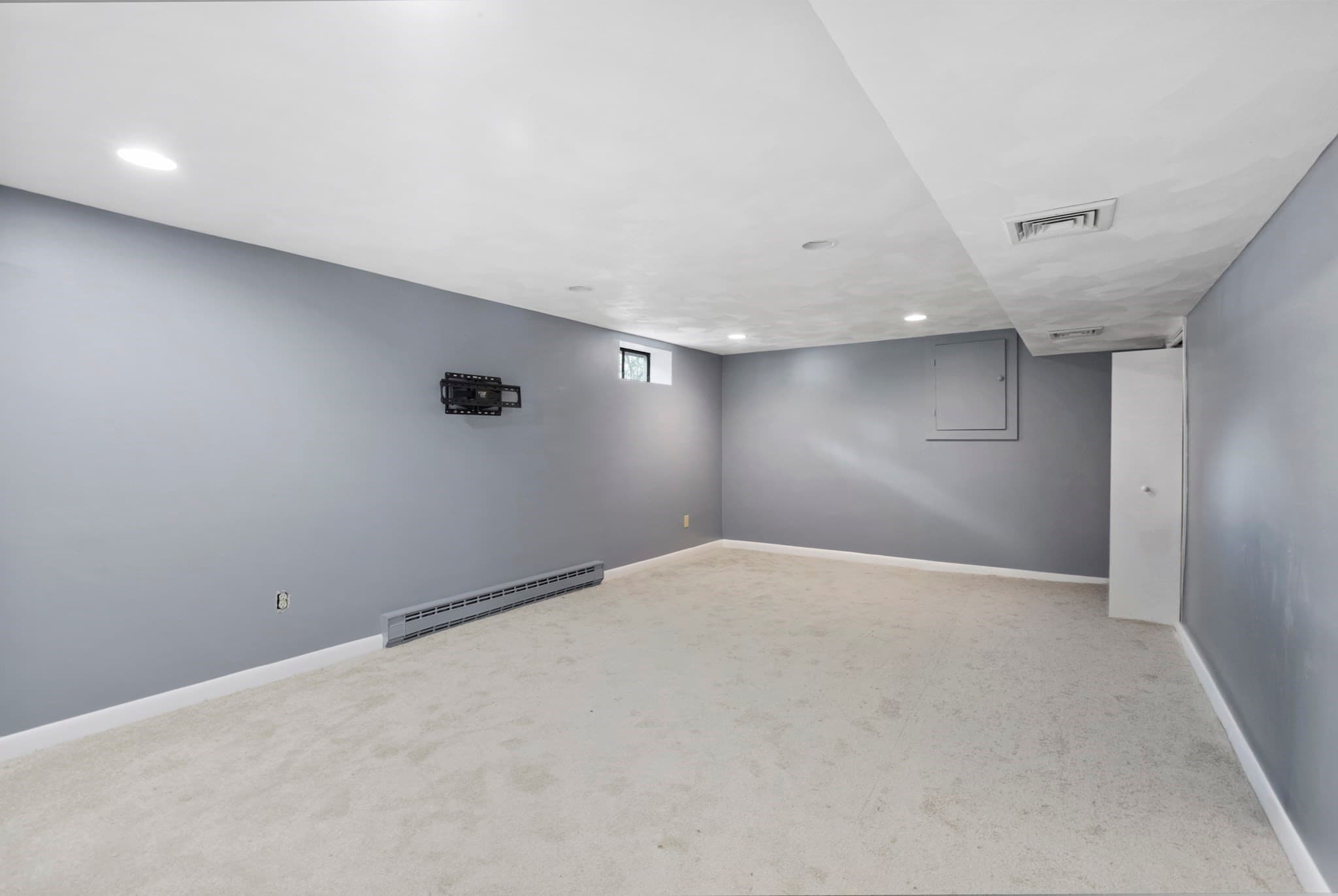 Single Family Residence at 3 Parliament Dr, Franklin MA 02038, photo 31 of 41