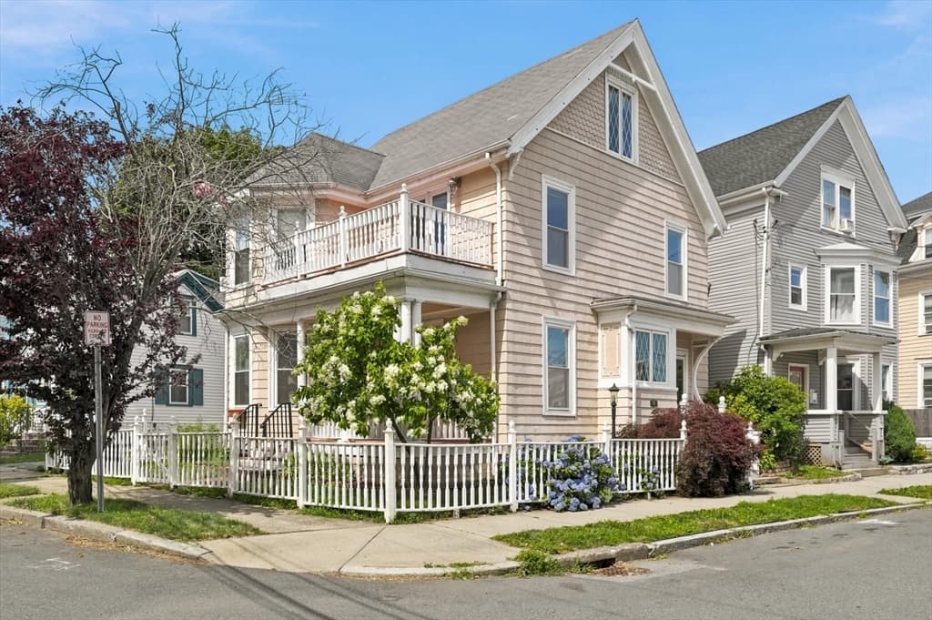 17 Basset St, Lynn MA 01902 photo 2