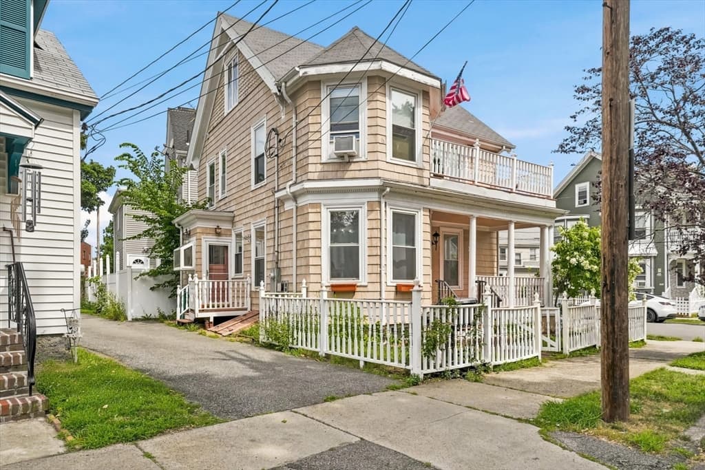 17 Basset St, Lynn MA 01902 photo 3