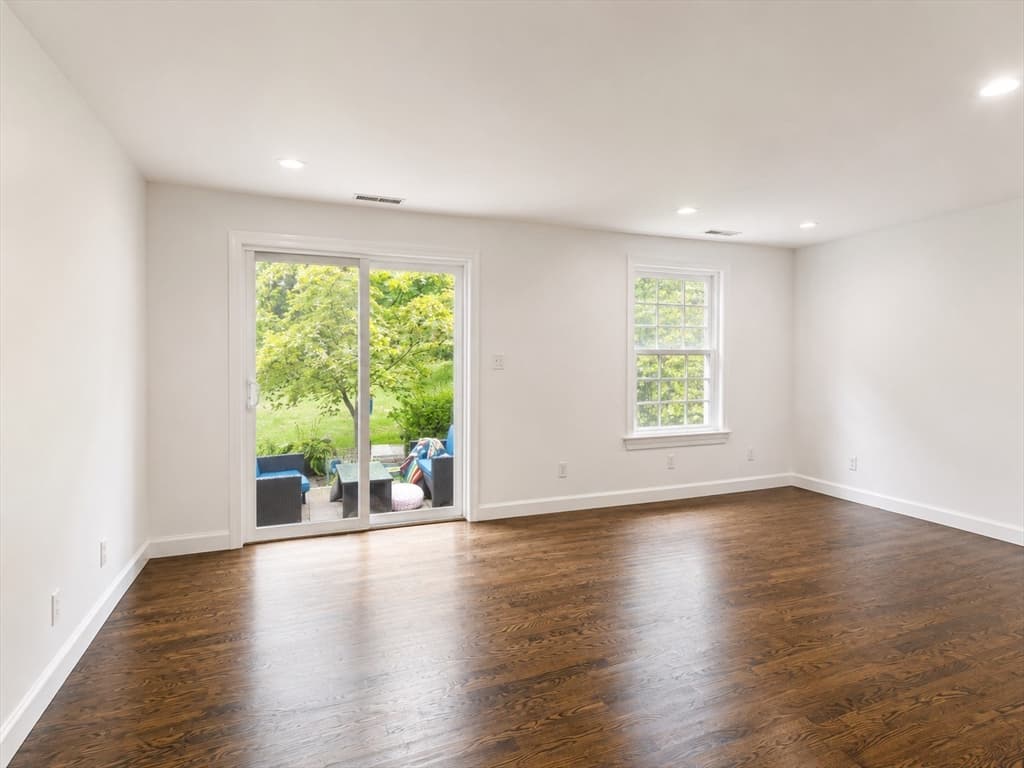 Condominium at 16 Jericho Rd # 16, Weston MA 02493, Weston, photo 2 of 12