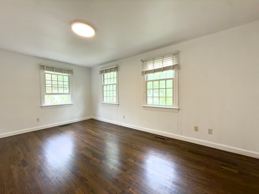 Condominium at 16 Jericho Rd # 16, Weston MA 02493, Weston, photo 10 of 12