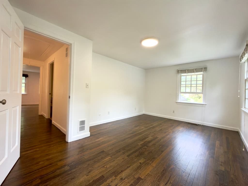 Condominium at 16 Jericho Rd # 16, Weston MA 02493, Weston, photo 11 of 12