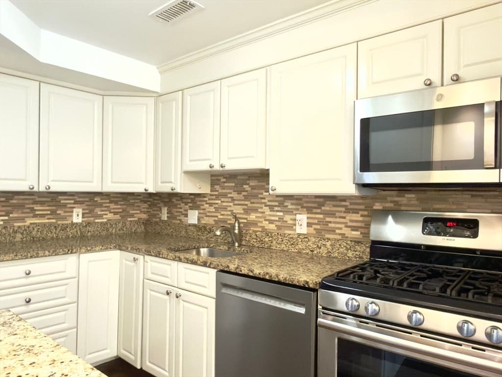 Condominium at 16 Jericho Rd # 16, Weston MA 02493, Weston, photo 4 of 12