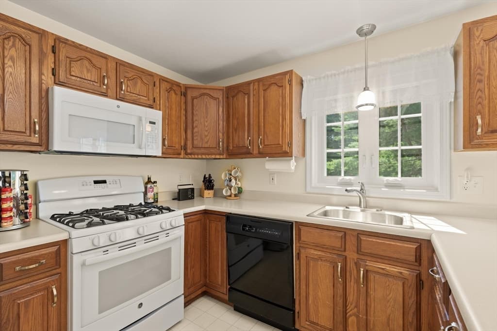 27 E Brookfield Drive, Groton MA 01450 photo 11