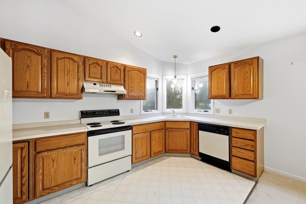 40 Pine Grove Dr # 40, South Hadley MA 01075 photo 6