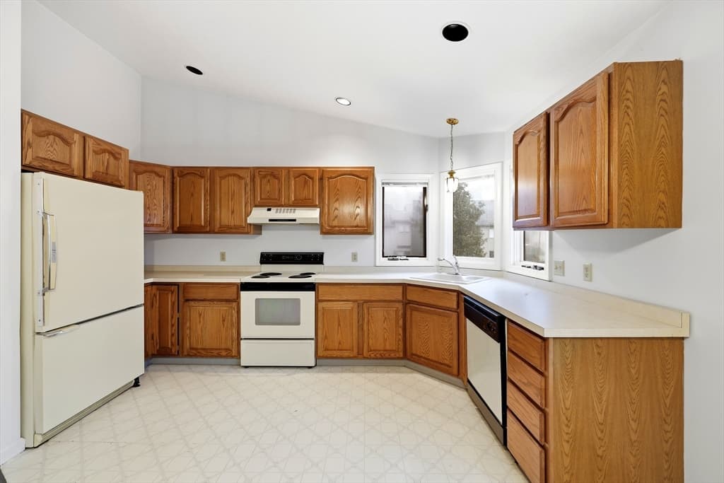 40 Pine Grove Dr # 40, South Hadley MA 01075 photo 5