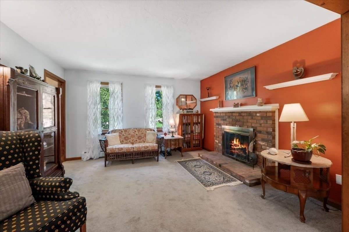 Single Family Residence at 6 Wire Village Rd, Spencer MA 01562, Spencer, photo 2 of 32