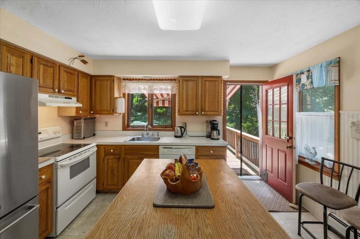 Single Family Residence at 6 Wire Village Rd, Spencer MA 01562, Spencer, photo 6 of 32