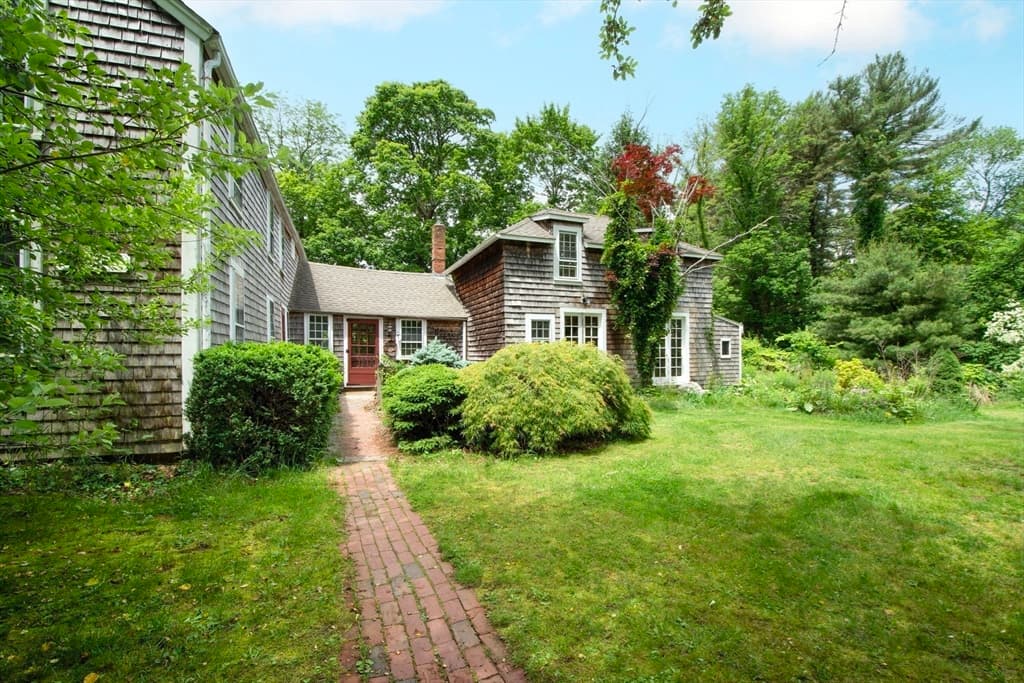374 High St, Pembroke MA 02359 photo 2