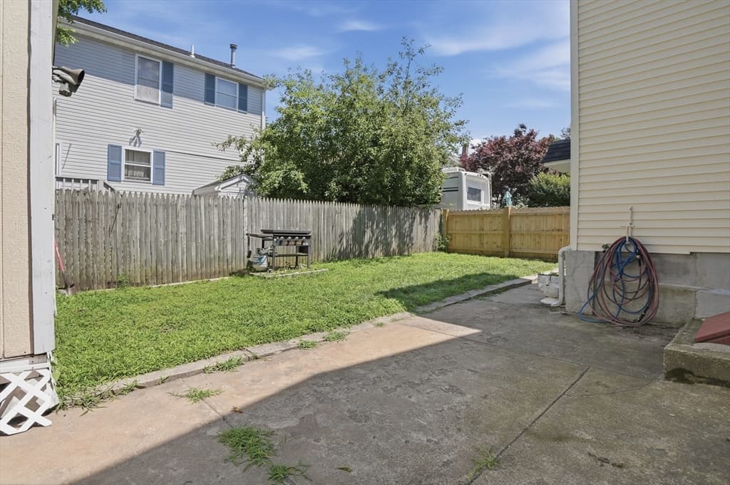 22 Sachem St, Fall River MA 02724 photo 6